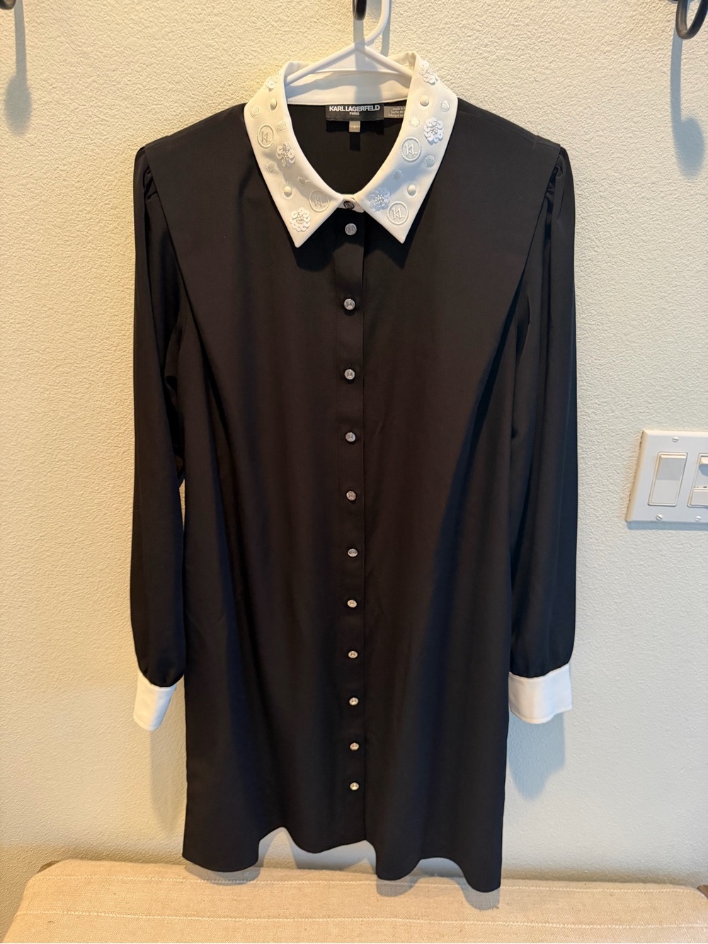 Karl Lagerfeld Paris Embellished Collar Blouse in Black & White Size 8 Like New